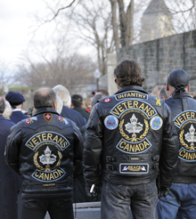 Des représentants des Vétérans de l’Armée Canadienne - Unités de Motocyclistes à la cérémonie du Jour du Souvenir, à Québec